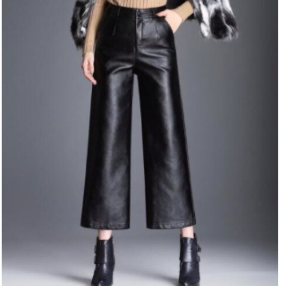 Faux leather cropped pants
